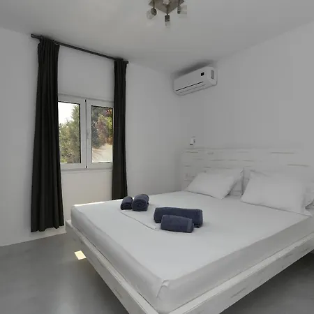 Surfing Front 3* Parikia (Paros)